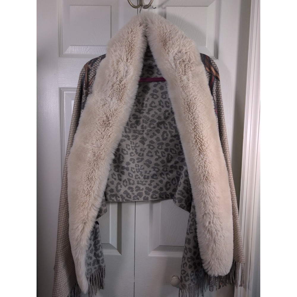 La Fiorentina l Wrap w/ Fur Trim  Reversible Leopard  Chain Print One Size